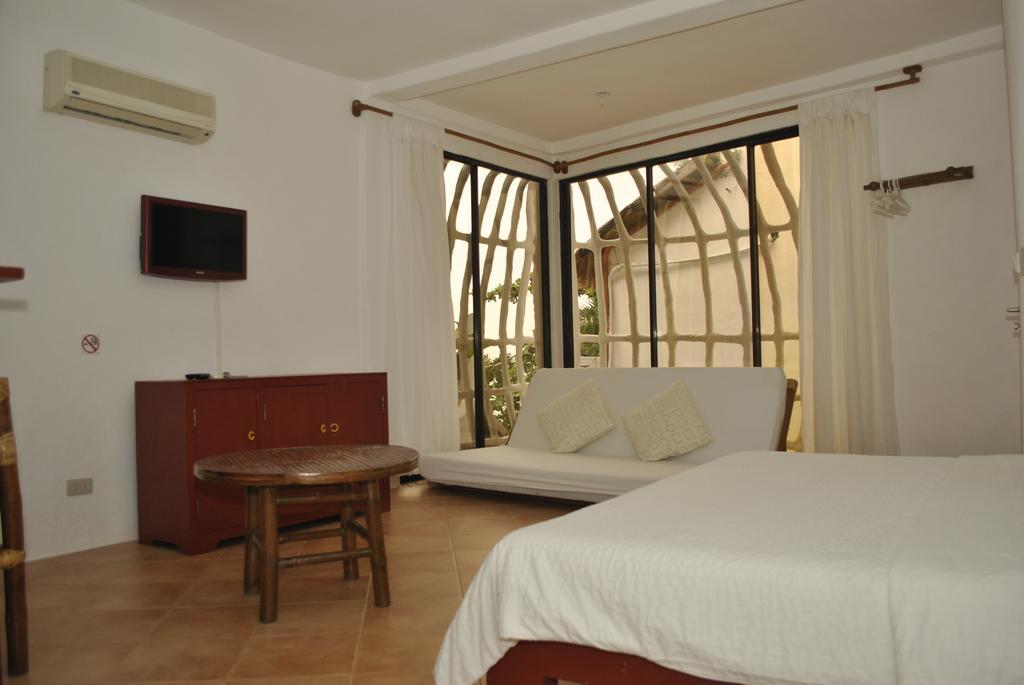 Artista Beach Villa Balabag  Habitación foto