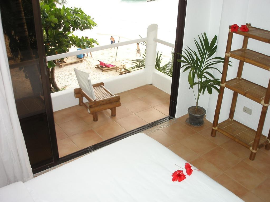 Artista Beach Villa Balabag  Habitación foto